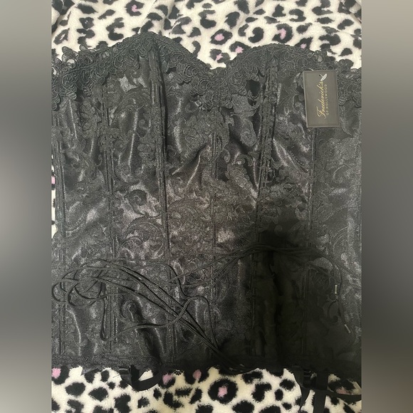 Black Corset with flower design . Size 40! - Picture 3 of 3